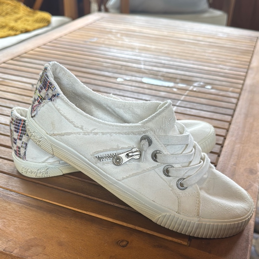 Malibu White Canvas Sneakers with Side Zipper